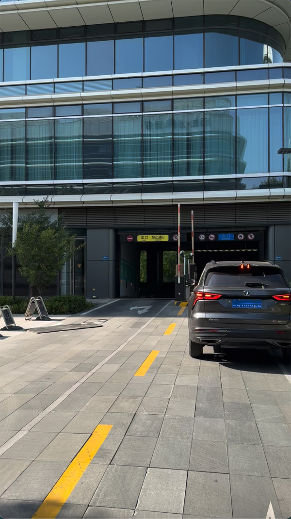 進(jìn)出場(chǎng)全流程拍照存證，保障車(chē)主權(quán)益從不含糊